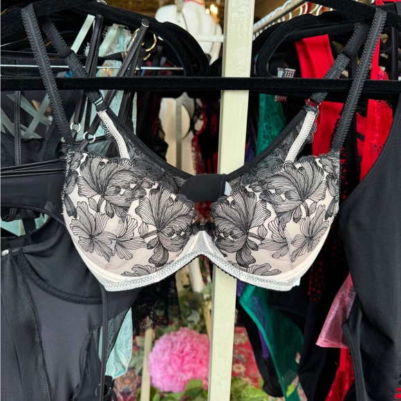 Gorteks Polish push up lace flora floral bra with removable push up pads - Picture 8 of 9